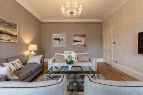 Exclusive 2 Bed, Free Private Parking, in West End